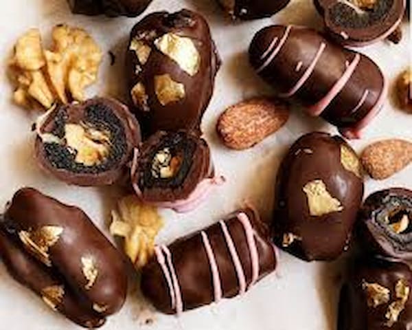 خرید خرمای شکلاتی مغزدار + قیمت فروش استثنایی